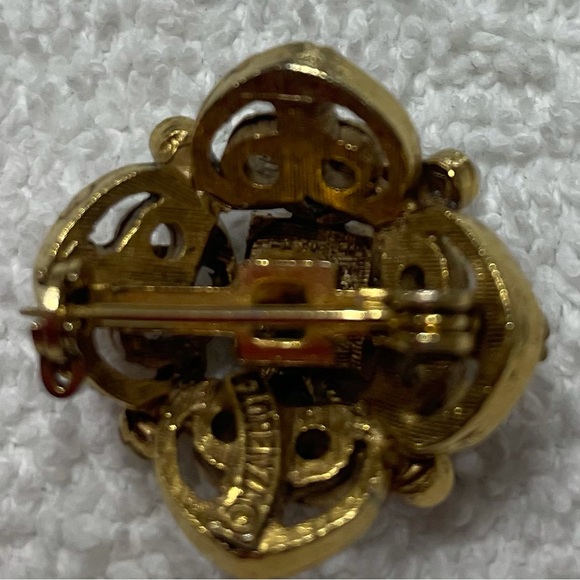 Florenza Brooch - Picture 2 of 4